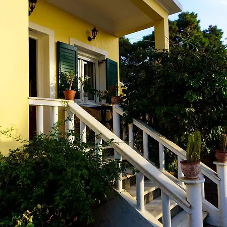 Jasmine Of Poseidonia * Posidhonía